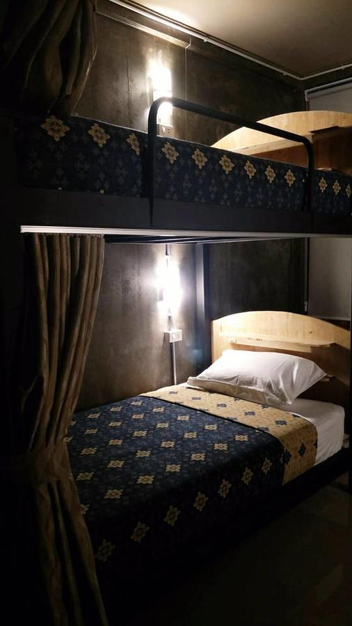 Club76 Bunk Bed. (Adults Only) Otel Chiang Mai Dış mekan fotoğraf